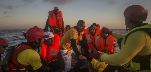 Od letošního března umírá denně na moři průměrně 20 migrantů.