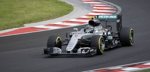 Nico Rosberg ovládl páteční tréninky.