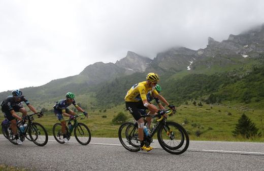 Britský cyklista Chris Froome si i po 20. etapě udržel žlutý dres.