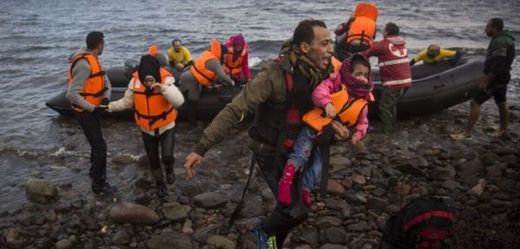 V neděli ráno zachránily lodě evropské pohraniční agentury Frontex 52 lidí.