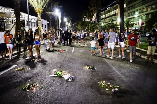 Rychle radikalizovaný terorista zabíjel v Nice.