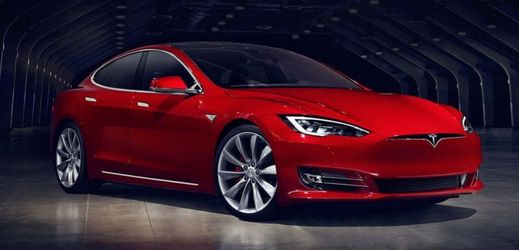 Elektromobil Tesla Model S. který nese primát prvního vozu s autopilotem se smrtelnou havárií.