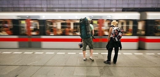 Kvůli podezřelému kufru se na dvě hodiny uzavřela stanice metra Můstek (ilustrační foto).