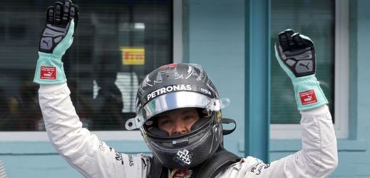 Německý pilot Nico Rosberg po vítězství v kvalifikaci na Velkou cenu Německa.