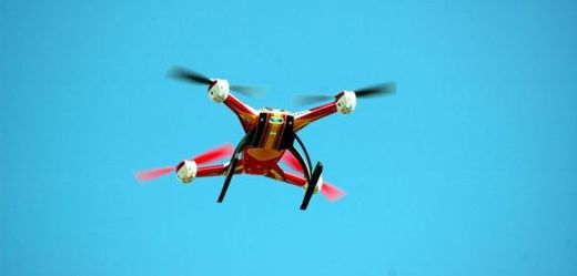 Dron ve Francii zachraňuje pokusně tonoucí (ilustrační foto).