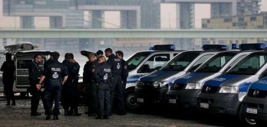 Situaci v Německu hlídá 2700 policistů.
