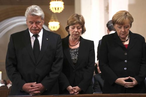 Prezident a kancléřka přišli uctít památku obětem teroru v Mnichově.