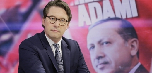 Generální tajemník CSU Andreas Scheuer v televizní debatě s názvem Erdoganova pomsta. Je Turecko ještě partnerem?