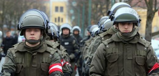 Více než stovka vojáků střeží ve Vídni 20 velvyslanectví a další objekty.