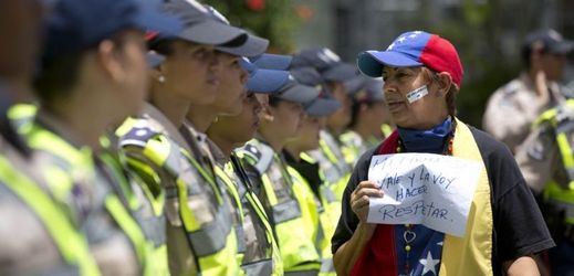 Demonstrace proti režimu prezidenta Nicoláse Madura v hlavním městě Venezuely Caracasu.