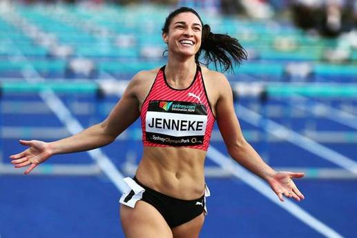 Michelle Jennekeová, Austrálie, 23 let, 100 metrů překážek
Tato kráska má před sebou premiérovou olympiádu, přesto platí za sportovní celebritu. Důvod? Její sexy rozcvička na juniorském MS v roce 2012. I když je už maminkou, na půvabu ji to rozhodně neubralo, co říkáte?