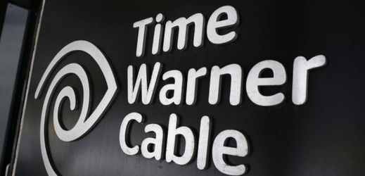 Time Warner má potíže zaujmout svojí tvorbou diváky a následně společnosti klesá zisk.