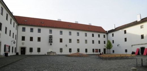 Pro slavnostní zahájení festivalu pořadatelé vybrali nádvoří hradu Špilberk.