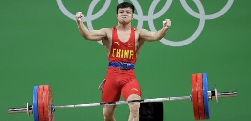 Čínský vzpěrač Lung Čching-čchüan vyhrál po Pekingu zlato i v Riu.