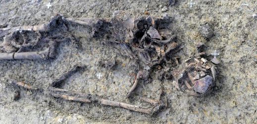 Nalezená lidská kostra je více než sto let stará (ilustrační foto).