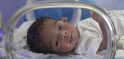 Novorozené dítě v irácké nemocnici (ilustrační foto).