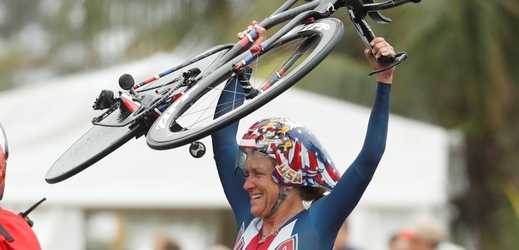 Olympijskou časovku cyklistek vyhrála potřetí za sebou Američanka Kristin Armstrongová. 