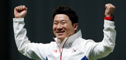 Světový rekordman Čing Čong-o z Koreje se potřetí za sebou stal olympijským vítězem ve střelbě z libovolné pistole. 
