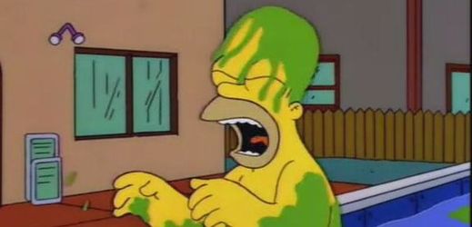 I Homer Simpson ví, že koupat se v zelené vodě není příjemné.