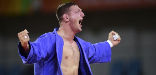 Judista Lukáš Krpálek porazil ve finále Gasimova a slaví zisk olympijského zlata