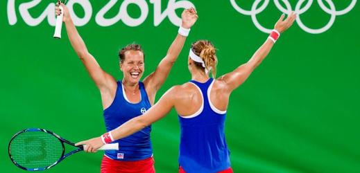 Tenistky Lucie Šafářová a Barbora Strýcová si na olympijských hrách v Riu de Janeiro zahrají o medaile ve čtyřhře.