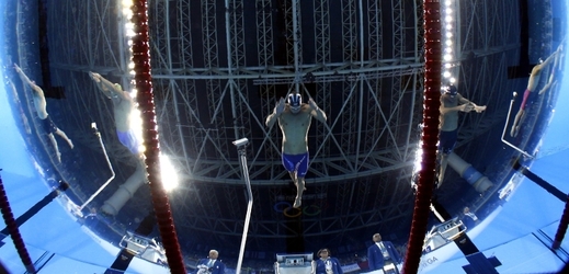 Americký plavec Michael Phelps získal 22. zlatou olympijskou medaili. 