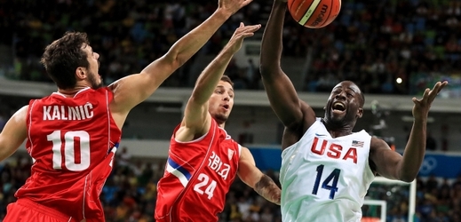 Američtí basketbalisté porazili těsně Srbsko.