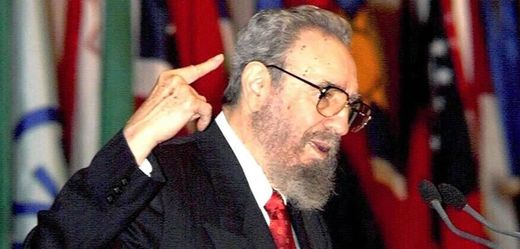 Při příležitosti devadesátých narozenin Fidela Castra vytvořil kubánský výrobce doutníku José Castelar devadesát metrů dlouhý doutník.