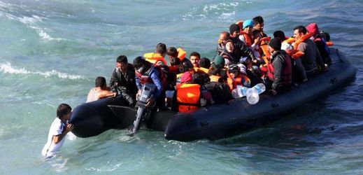 Podle řeckého štábu pro uprchlíky se v posledních dnech mírně zvýšil počet migrantů, kteří připluli k řeckému pobřeží (ilustrační foto).