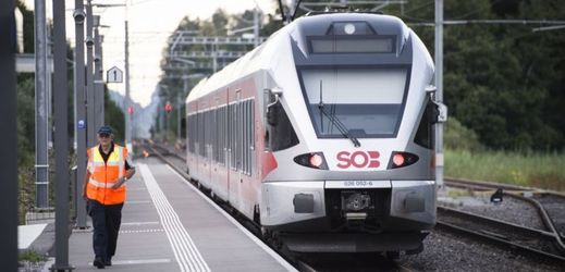 Ve švýcarském vlaku řádil 27letý útočník. Policie nyní vyšetřuje, co jej k takto hrůznému činu vedlo.