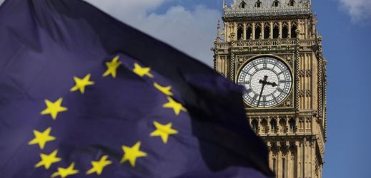 Oficiální odchod Velké Británie, takzvaný brexit, by mohl podle The Sunday Times nastat klidně až na konci roku 2019.
