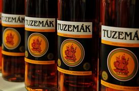 Tuzemské rumy vyráběné z melasového či obilného lihu se musely přejmenovat na tuzemák.