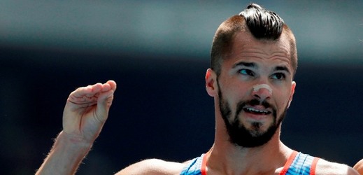 Běžec Jakub Holuša hladce postoupil do semifinále olympijského závodu na 1500 metrů.