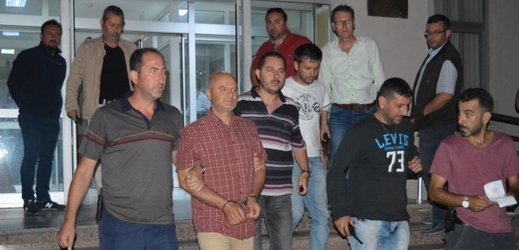 Masové zatýkání v Turecku.
