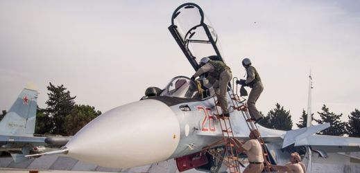 Žádný stát nenechá piloty svému osudu na nepřátelském území. Na snímku ruští stíhači v Sýrii (ilustrační foto).