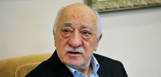 Byl skutečně imám Fethullah Gülen (na fotce) strůjcem nepovedeného tureckého puče? To se budou snažit zjistit přímo v Turecku skupina amerických vyšetřovatelů.