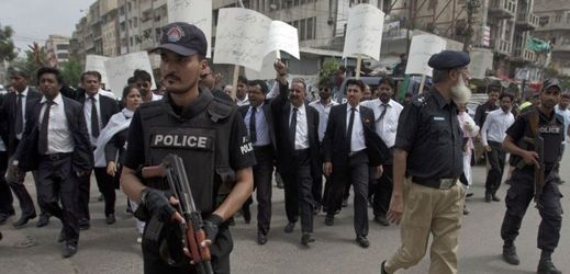Nepokoje v jihopákistánském městě Karáčí.