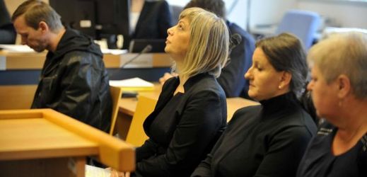 Soud s Milanem Macourkem, Lenkou Burianovou, Jarmilou Červinkovou a Alenou Olšínovou kvůli korupci.