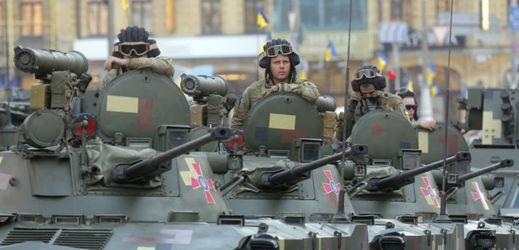 Vojenská přehlídka na Ukrajině (ilustrační foto). 
