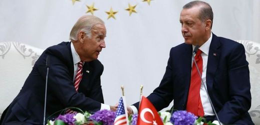 Americký viceprezident Joe Biden a turecký prezident Recep Tayyip Erdogan.