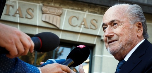 Bývalý předseda Mezinárodní fotbalové federace FIFA Sepp Blatter vypovídal při čtvrtečním slyšení téměř 15 hodin u Sportovního arbitrážního soudu (CAS) v případu svého odvolání proti šestiletému zákazu působení ve fotbale.