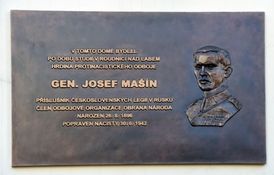 Pamětní deska věnovaná Josefu Mašínovi.