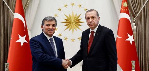 Turecký prezident Erdogan (vpravo) s bývalým poradcem Abdullahem Gülem.