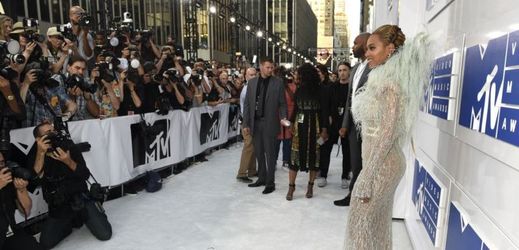 Beyoncé je favoritkou cen za videa s 11 nominacemi.