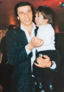 Maličký Henrich Mchitarjan se svým otcem.