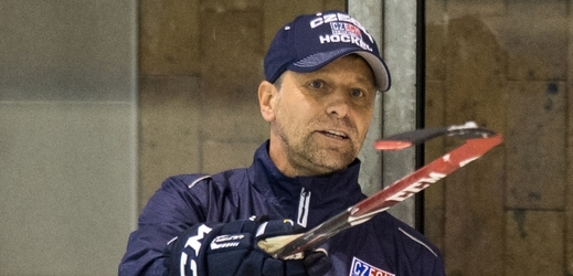 Na využití technologií, které se v NHL už používají, si bude zvykat i kouč české reprezentace Josef Jandač a jeho tým spolupracovníků.