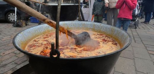 Návštěvníci se mohou těšit na dvacet druhů polévek, které se budou vařit ve čtyřicetilitrových kotlích.