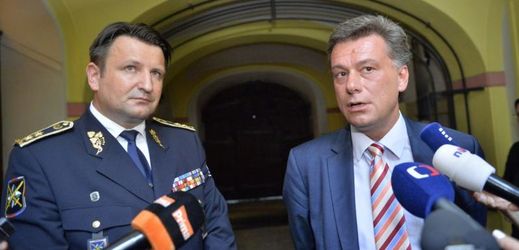 Policejní prezident Tomáš Tuhý a předseda vyšetřovací komise Pavel Blažek.