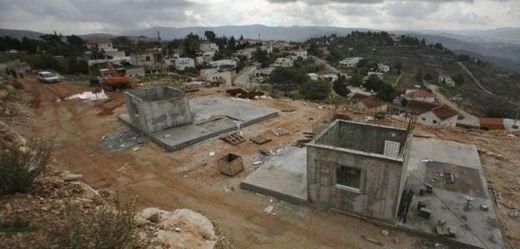 Stavba osad na západním břehu Jordánu. 