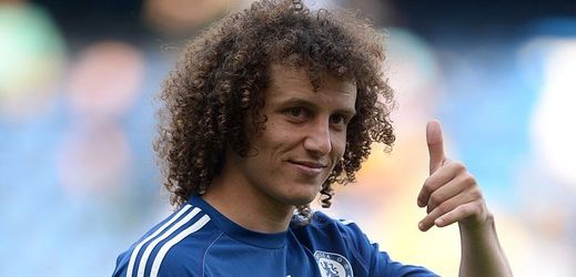 Brazilský obránce David Luiz se vrací z PSG do anglické Chelsea.
